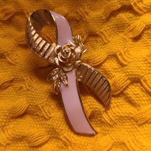 VINTAGE AVON RARE PINK & GOLDEN BREAST CANCER AWARENESS BROOCH